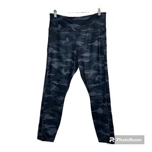 Athleta Ultimate Camo 7/8 Tight Women’s Size Large Comfortable